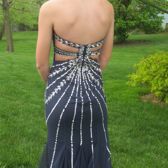 Prom dress - Picture 3 of 5